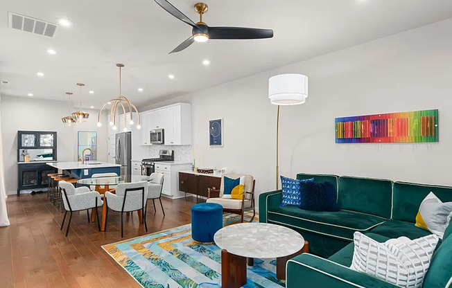Luxury Living in Reed’s Crossing – Designer Townhome for Rent
