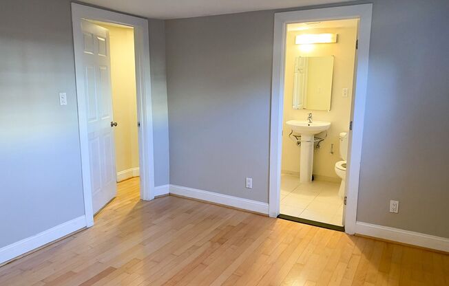 721 E St NE #1