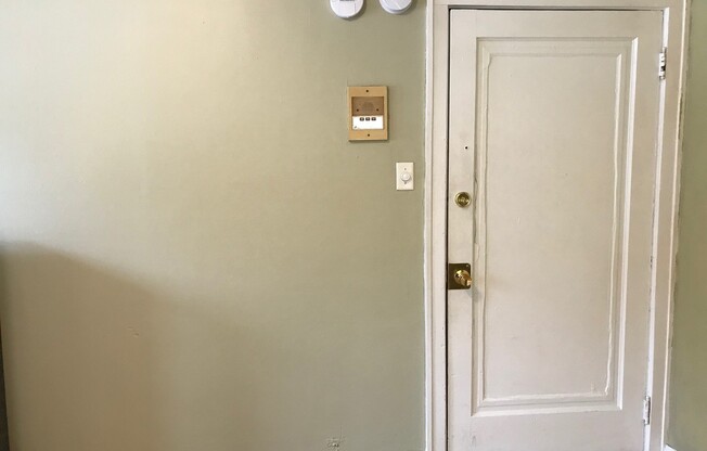 Studio, 1 bath, $725, Unit 15