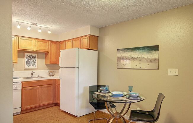 2 beds, 1 bath, $1,800, Unit 15