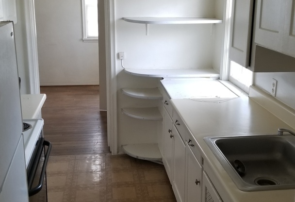 Charming 2 bedroom home for lease!