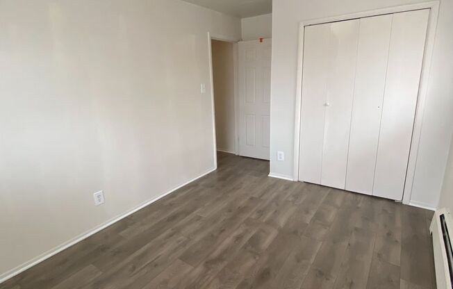 3 beds, 1 bath, 950 sqft, $1,595, Unit Unit 4