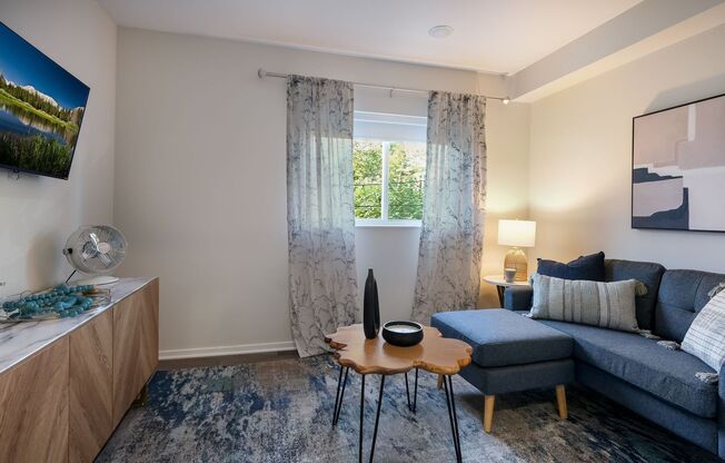 2 beds, 2 baths, 793 sqft, $2,500, Unit 4415 Chestnut - Standard 2 Bedroom