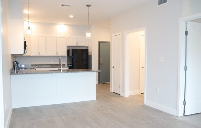 1 bed, 1 bath, 618 sqft, $2,300, Unit 124