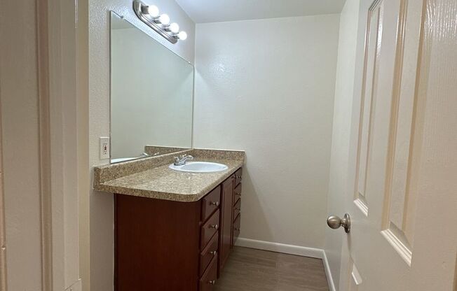 1 bed, 1 bath, 700 sqft, $995, Unit 1777-103