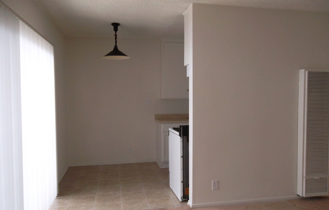 2 beds, 1 bath, $3,195