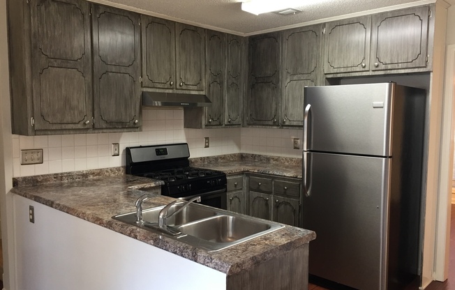 **Ask how you can move into this home with NO SECURITY DEPOSIT**20 Bridgewater Dr: Spacious 3BR 2.5BA with optional 4th br/bonus room home on 3/4 acre lot in desirable neighborhood for rent in Newnan. Fenced-in yard! Minutes from shopping and restaurants.