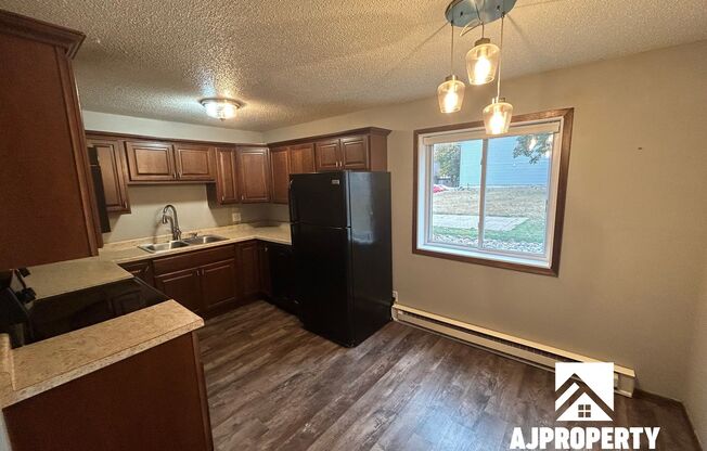 2 beds, 1 bath, 875 sqft, $950, Unit 2109 S Cleveland Ave Sioux Falls, SD Unit 2