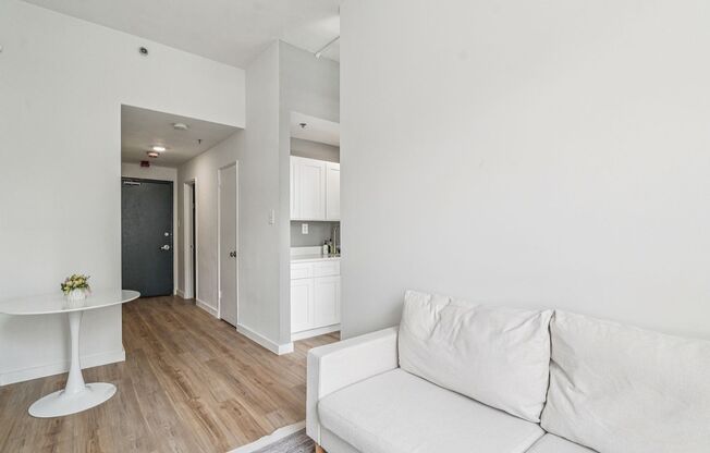 1 bed, 1 bath, 412 sqft, $1,416, Unit 806