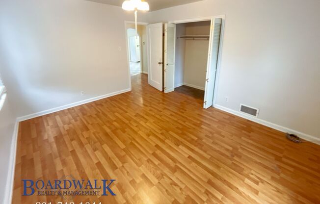 3 beds, 1 bath, 1,400 sqft, $2,300, Unit 1748 S Main St- #1