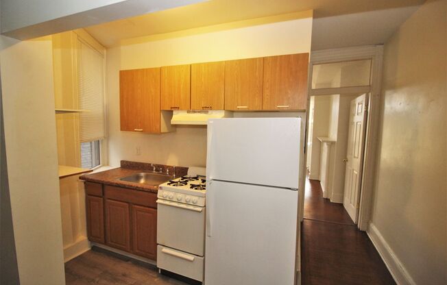 1 bed, 1 bath, 20 sqft, $895, Unit 2R