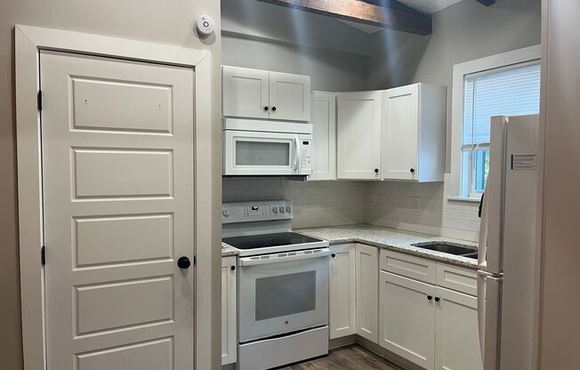 3 beds, 1 bath, 1,000 sqft, $1,645, Unit Apt 2