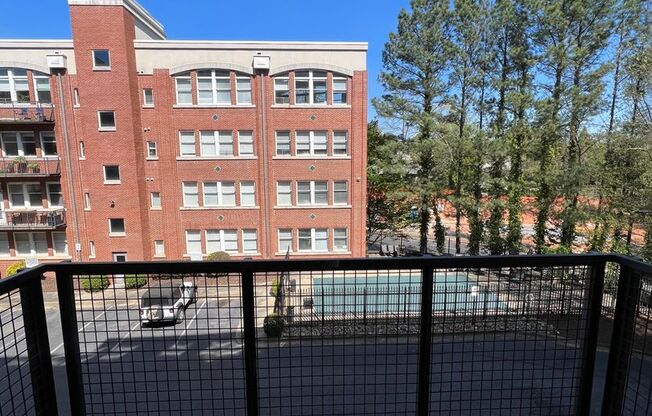 Studio, 1 bath, 700 sqft, $1,525, Unit A-403