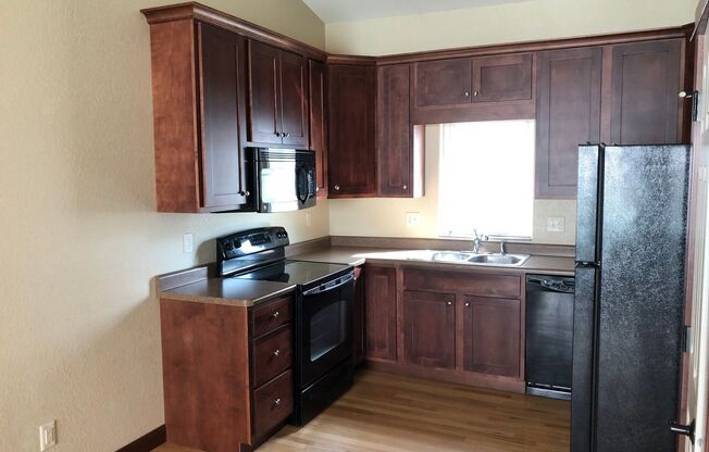 2 beds, 2 baths, $1,400, Unit 7