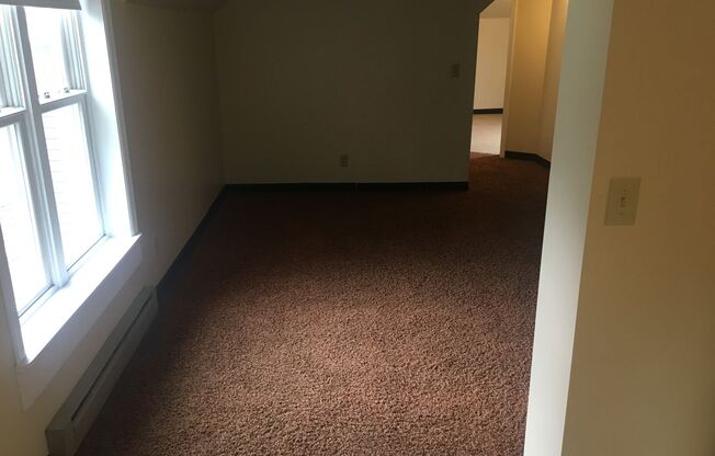 2 beds, 1 bath, 780 sqft, $825