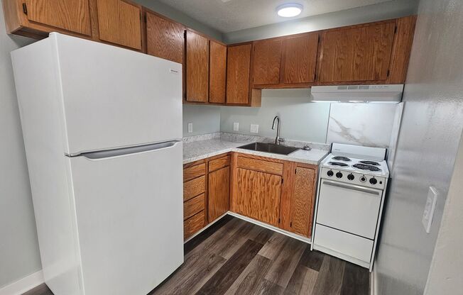 2 beds, 1 bath, $915, Unit 41