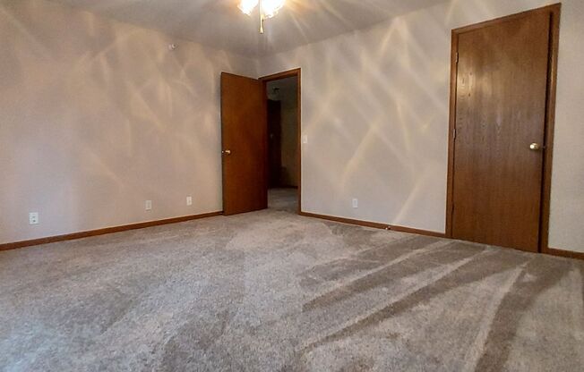 1 bed, 1 bath, 843 sqft, $1,065, Unit 51-302