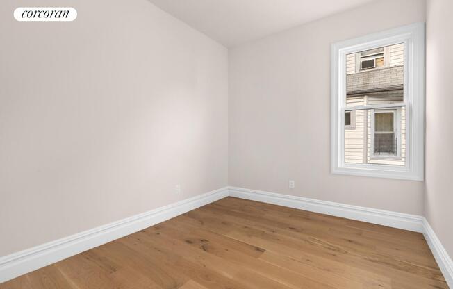 409 E 4 ST