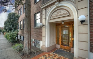 321 Boylston Ave E #102