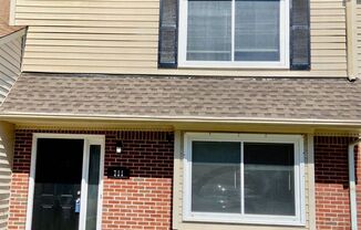 3BD/1.5 BA Townhouse in Heart of VA Beach- Available NOW!