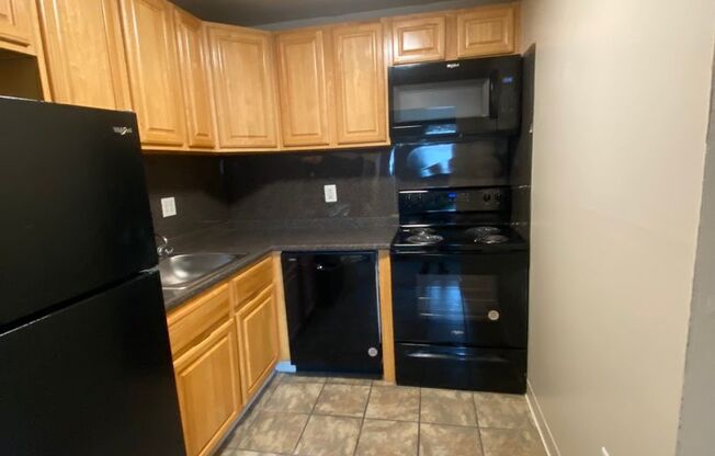 1 bed, 1 bath, 625 sqft, $1,220, Unit G10