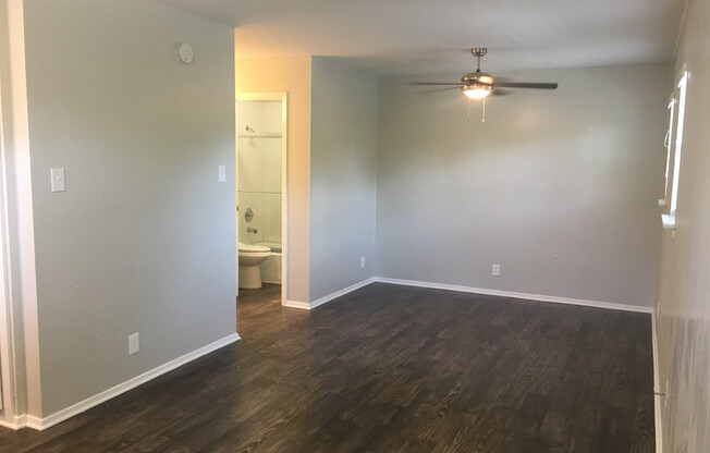 Studio, 1 bath, 380 sqft, $1,095, Unit 201