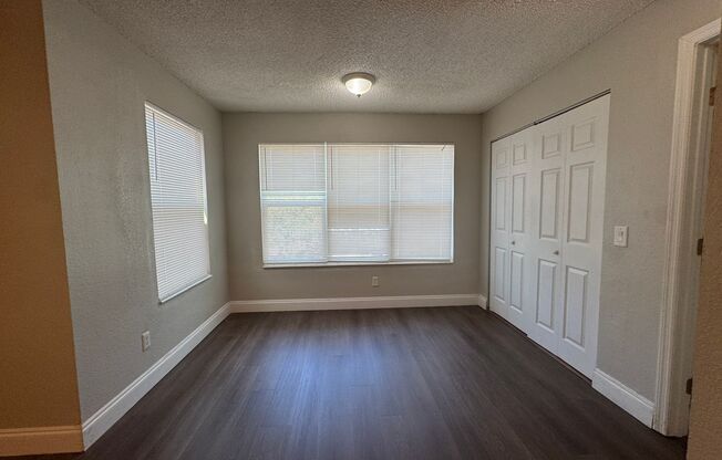 Spacious third floor unit located in the gated community of Venetian place