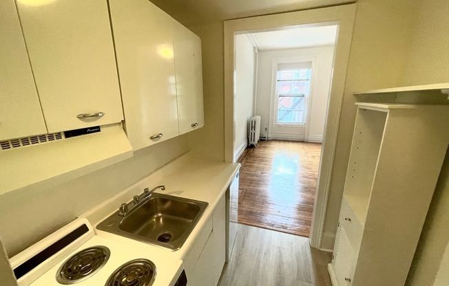 Studio, 1 bath, 375 sqft, $2,200, Unit 8