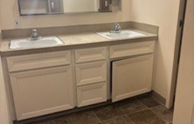 2 beds, 1 bath, 850 sqft, $1,625, Unit 117