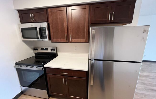 2 beds, 1 bath, 975 sqft, $1,490, Unit 2700-226