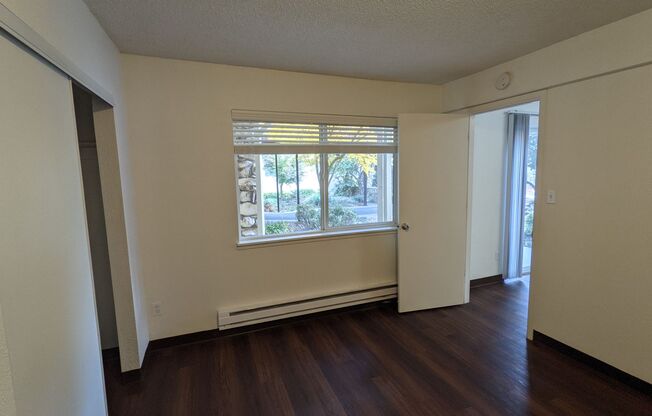 1 bed, 1 bath, 700 sqft, $1,375, Unit #13