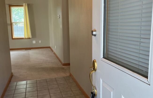 4 Bed 2.5 Bath Home in Windsor - FREE October Rent