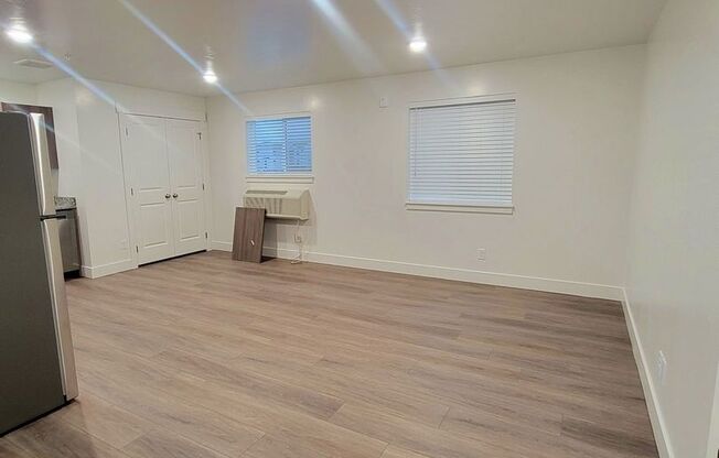 3 beds, 1 bath, 1,000 sqft, $1,250, Unit #1