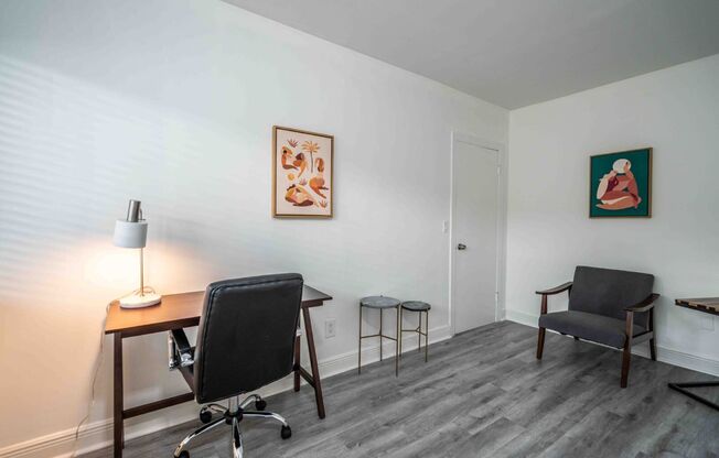 2 beds, 1 bath, 800 sqft, $2,000, Unit 14