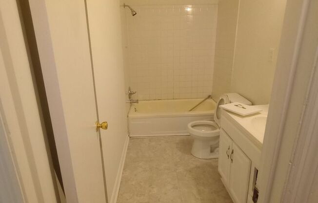 2 beds, 1.5 baths, $995