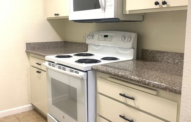 1 bed, 1 bath, 750 sqft, $1,999, Unit 52