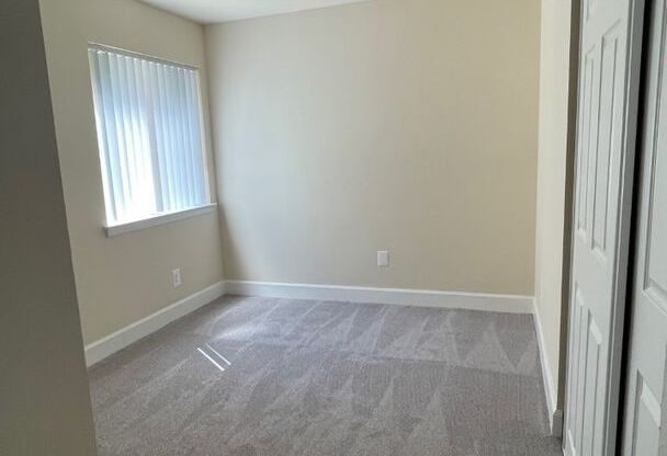 3 beds, 2 baths, 1,152 sqft, $2,300, Unit 14201 304