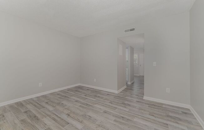 2 beds, 1.5 baths, 1,160 sqft, $949