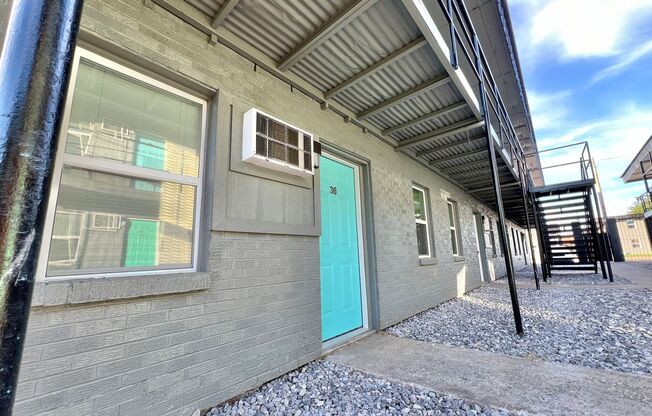 2 beds, 1 bath, 700 sqft, $725, Unit APT 4