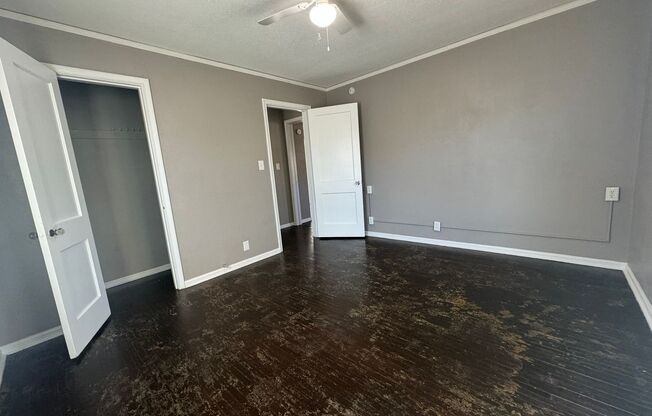 2 beds, 1 bath, $1,200