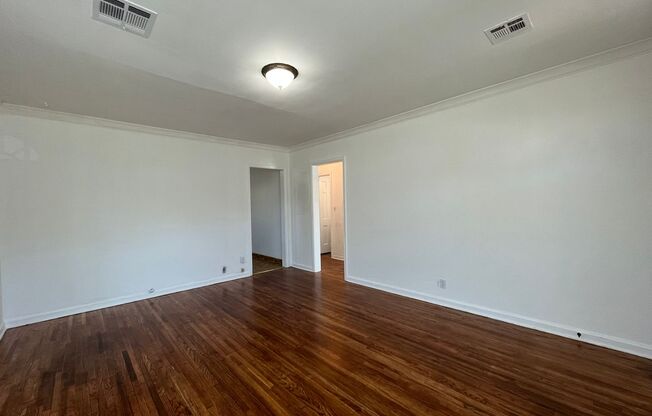 Adorable 2 bedroom 1 bath home in Tulsa.