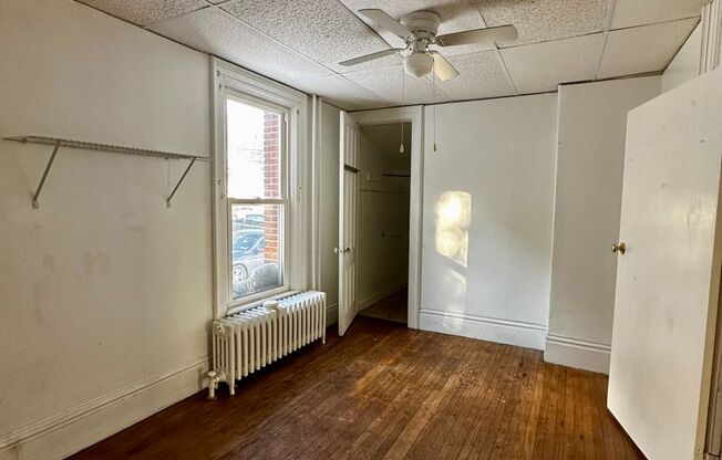 2 beds, 1 bath, $1,100, Unit 115 Spring St. Gloversville, NY 12078 - 115 Spring St. (Downstairs)