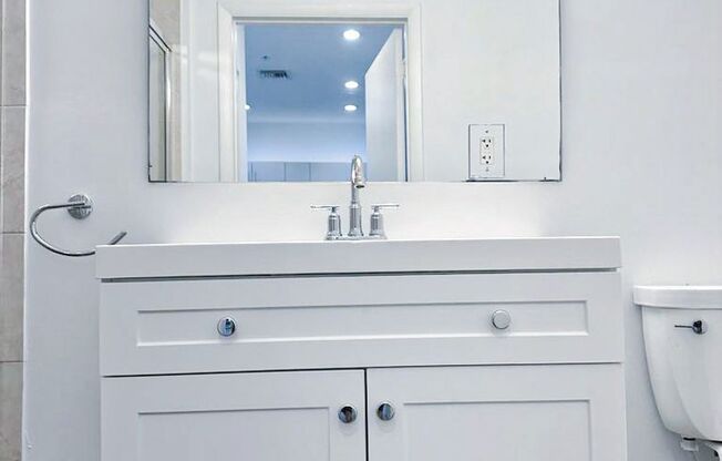 Studio, 1 bath, 800 sqft, $2,800, Unit Unit 403