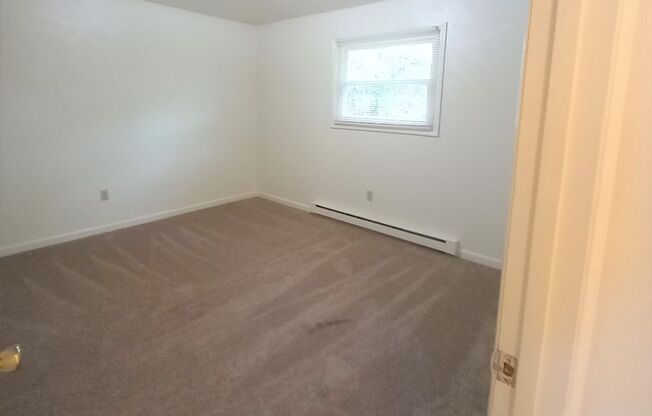 2 beds, 1 bath, 903 sqft, $1,170, Unit K-1