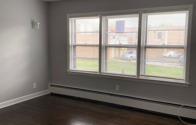 11216 S WESTERN