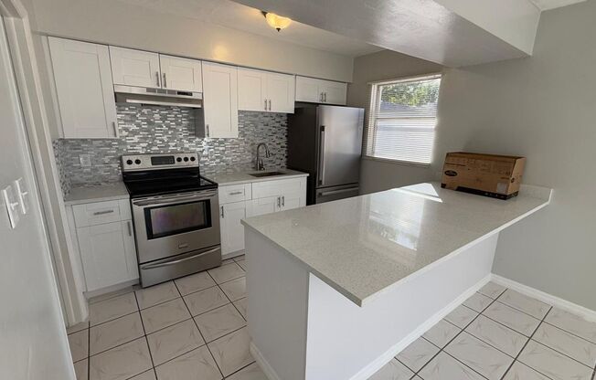 2 beds, 1 bath, 800 sqft, $1,600, Unit 15 SE 24th Ave Unit #A