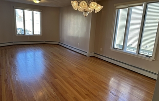 2 beds, 1 bath, 1,100 sqft, $2,600, Unit 1