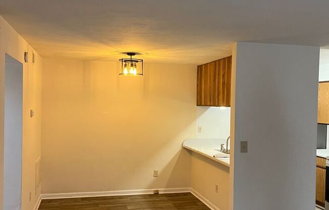 3 beds, 1 bath, 1,100 sqft, $1,500, Unit 517/101