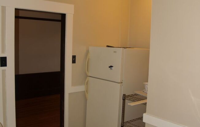 1 bed, 1 bath, $1,750, Unit E1