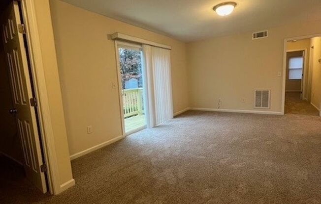 2 beds, 1 bath, 950 sqft, $1,275, Unit 3A